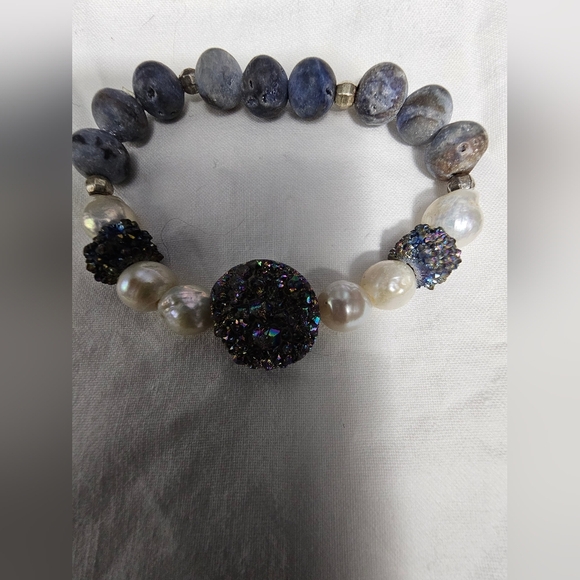 Elegant Blue and Pearl Beaded Bracelet‎ - Picture 3 of 7